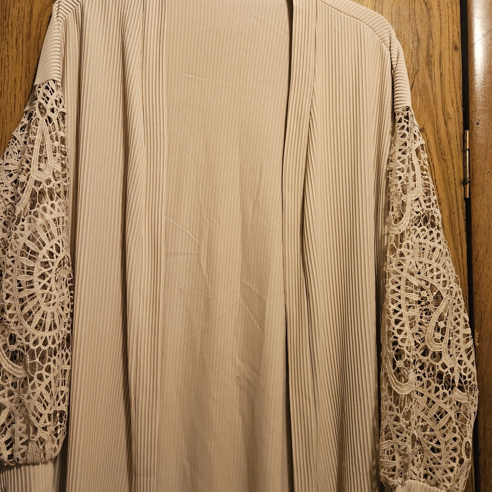 Elegant Cream Lace Sleeve Robe